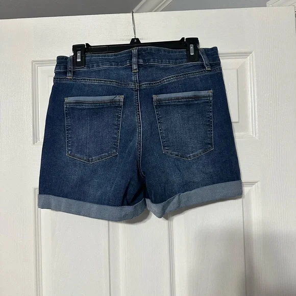 White House Black Market Roll-Cuff Women's Denim Shorts - Picture 5 of 9